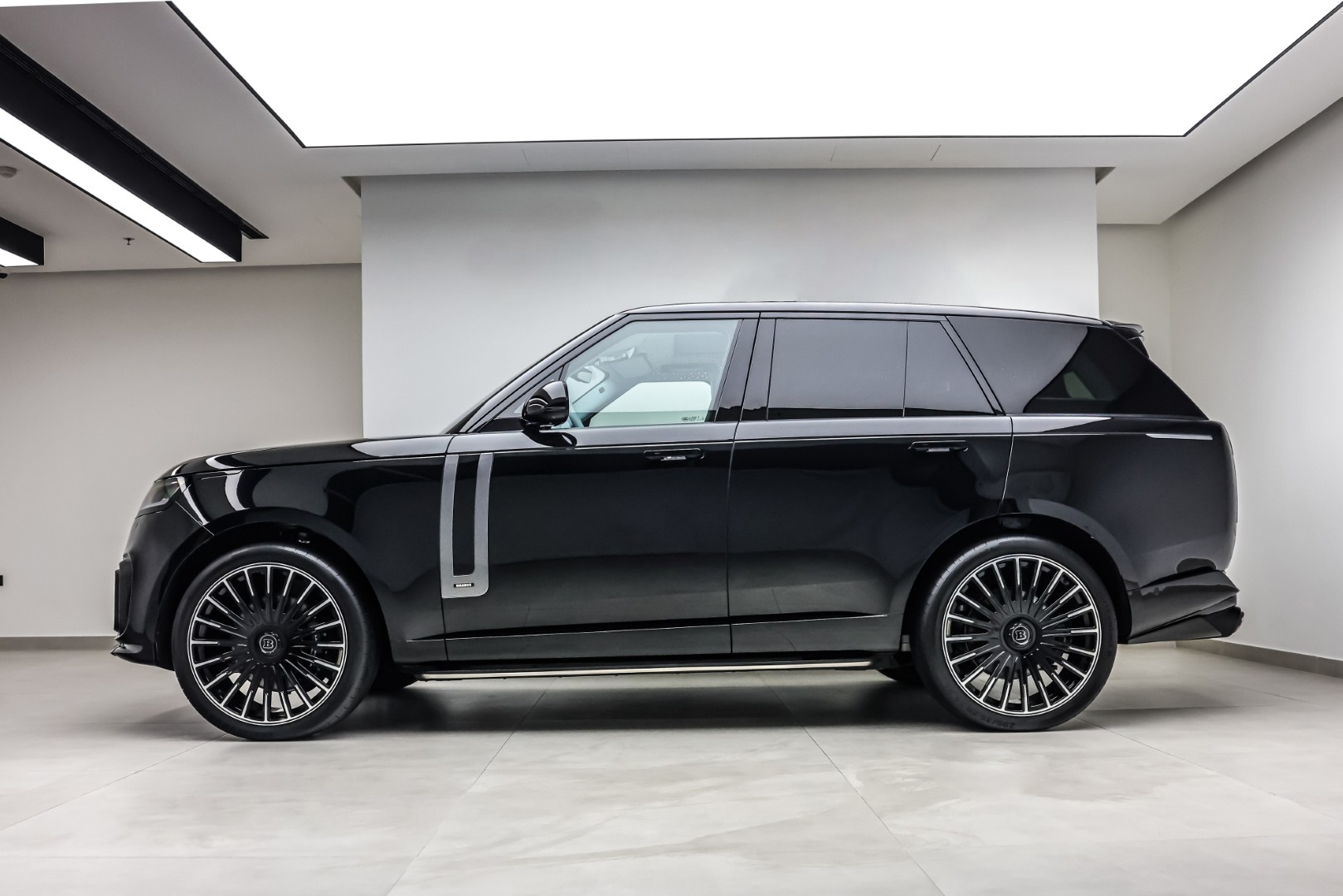 2023 RANGE ROVER P530 AUTOBIOGRAPHY BRABUS CARBON BODY KIT